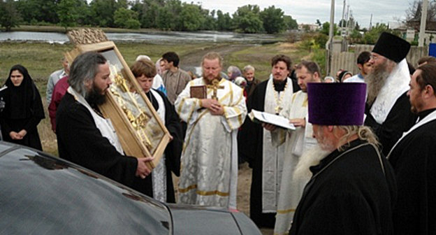 Волгоградская область, Урюпинск, 27 мая 2012 г. Крестный ход в защиту Урюпинского района от угрозы загрязнения никелем. Фото: Межприходской сайт храмов г. Урюпинска "Хопер православный", http://hoper-pravoslavny.ru