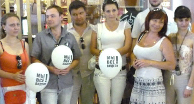 Десять представителей оппозиции провели флешмоб в поддержку "Марша миллионов" против нового закона "О митингах". Ростов-на-Дону, 12 июня 2012 г. Фото Олеси Диановой для "Кавказского узла".