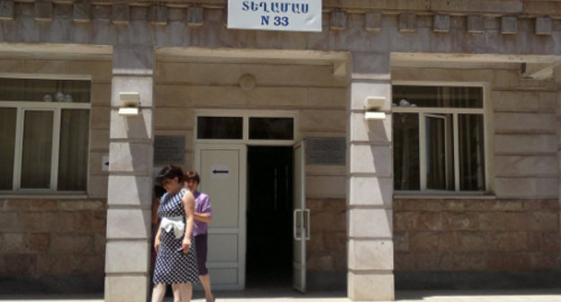 Избирательный участок № 33  в здании школы №7. Нагорный Карабах, Степанакерт, 13 июня 2012 г. Фото Алвард Григорян для "Кавказского узла"