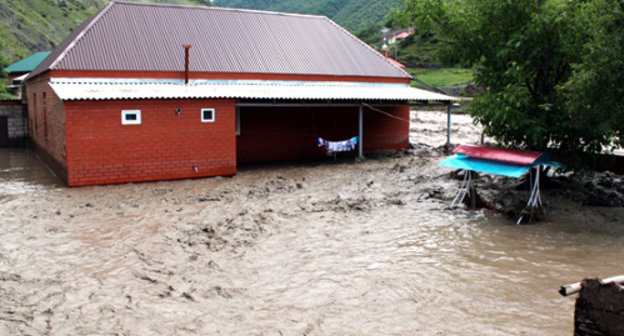 Затопленные строения в Джейрахском районе Ингушетии. 19 июня 2012 г. Фото пресс-службы ГУ МЧС России по Республике Ингушетия, www.06.mchs.gov.ru