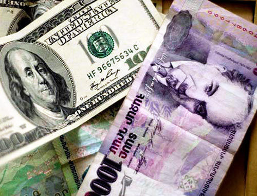 Доллары и драмы. Фото: NAZIK ARMENAKYAN, www.armenianow.com