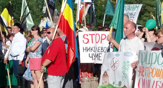 Митинг против разработки никелевых месторождений в Воронежской области. Волгоградская область, город Михайловка, 23 июня 2012 г. Фото Татьяны Филимоновой для "Кавказского узла"