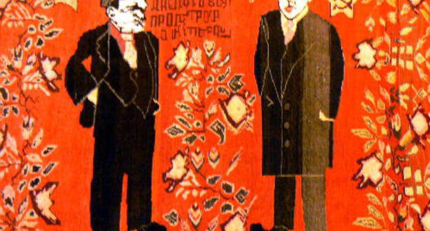 Владимир Ленин и Нариман Нариманов на ковре из Азербайджана. 1920-е гг. Выставка  "Кавказский словарь: земля и люди" в Государственном музее-заповеднике "Царицыно", Москва, 20 июня 2012 г. Фото Татьяны Гантимуровой для "Кавказского узла"