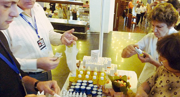 Один из павильонов регионального торгово-промышленного форума Armenia EXPO – 2011. Продукция местной косметической фирмы. Ереван, 9 сентября 2011 г. Фото Армине Мартиросян для "Кавказского узла"