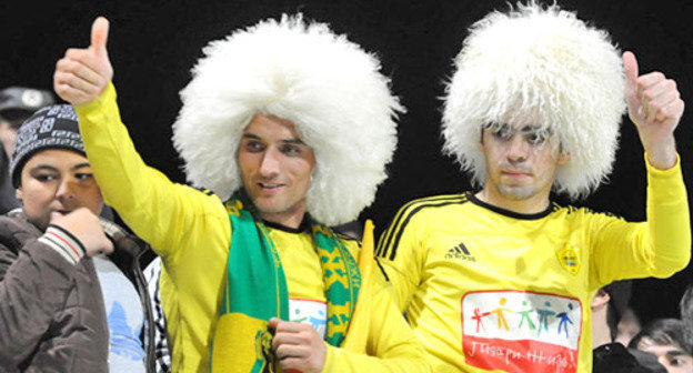 Болельщики "Анжи". Фото Елены Синеок, www.yuga.ru
