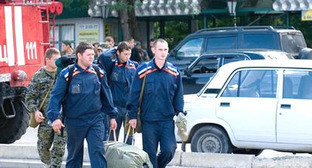 Спасатели в Крымске. Краснодарский край, 7 июля 2012 г. Фото Валентина Мищенко / Югополис Спасатели в Крымске. Краснодарский край, 7 июля 2012 г. Фото Валентина Мищенко / Югополис