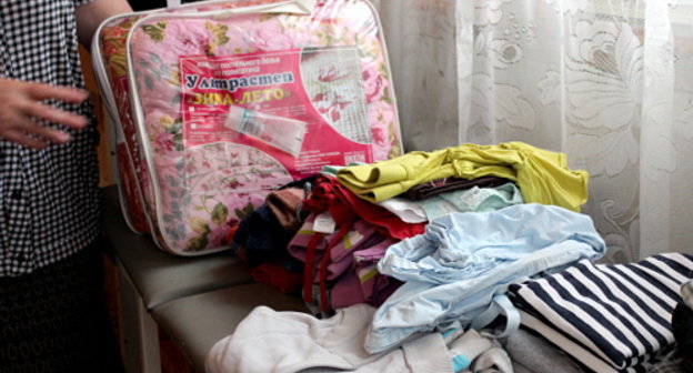 Сбор вещей для помощи пострадавшим от наводнения в Краснодарском крае. Северная Осетия, Владикавказ, 8 июля 2012 г. Фото Эммы Марзоевой для "Кавказского узла"