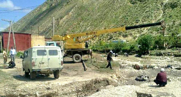 Ведутся работы на месте аварии газопровода в Левашинском районе.  Дагестан, 11 июля 2012 г. Фото предоставлено пресс-службой ГУ МЧС России по Республике Дагестан, 05.mchs.gov.ru