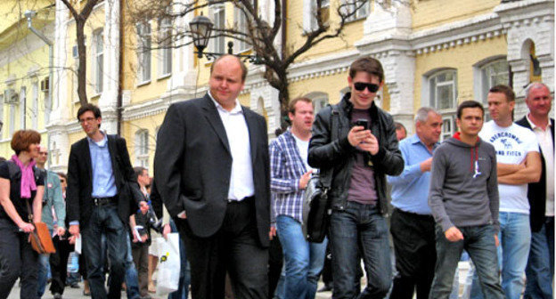 Шествие сторонников Олега Шеина к мэрии Астрахани. 12 апреля 2012 г. Фото Вячеслава Ященко для "Кавказского узла"
