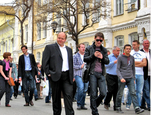 Шествие сторонников Олега Шеина к мэрии Астрахани. 12 апреля 2012 г. Фото Вячеслава Ященко для "Кавказского узла"
