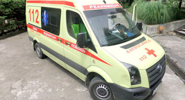 Реанимация у здания суда Центрального района Сочи. 9 июля 2012 г. Фото Светланы Кравченко для "Кавказского узла"