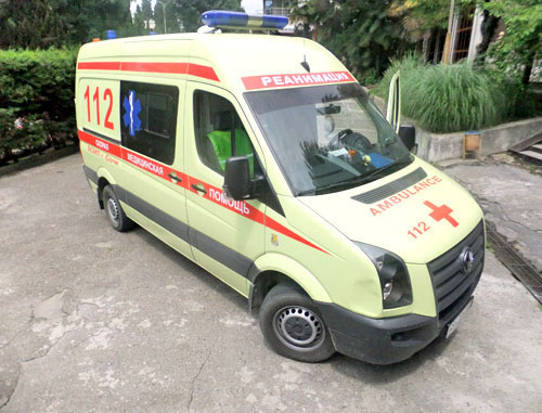 Реанимация у здания суда Центрального района Сочи. 9 июля 2012 г. Фото Светланы Кравченко для "Кавказского узла"