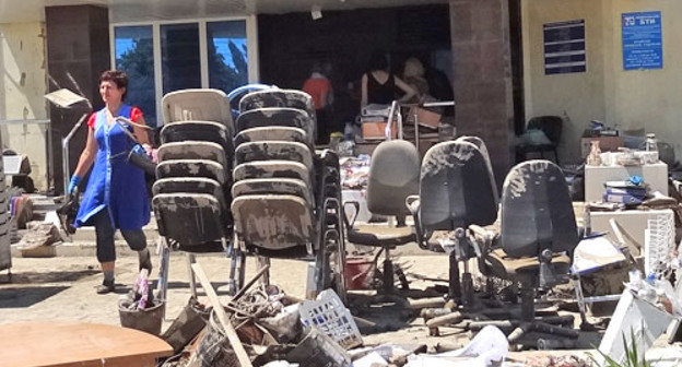 На улицах Крымска после наводнения. Краснодарский край, 12 июля 2012 г. Фото Натальи Дорохиной для "Кавказского узла"