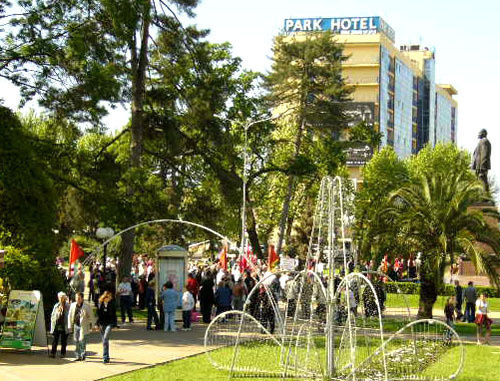 Вид на здание «Маринс парк отель». Сочи. Фото Светланы Кравченко для "Кавказского узла"