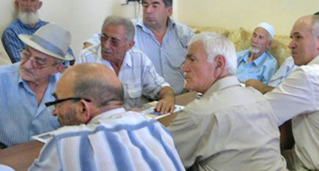 Заседание Совета старейшин кумыкского народа. Дагестан, Махачкала, 7 июля 2012 г. Фото Руслана Гереева