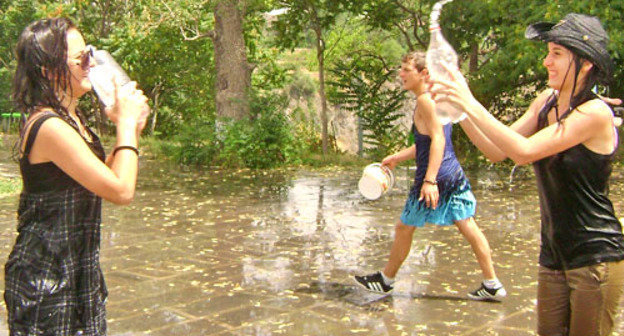 Праздник Вардавар отмечают в Армении. Гарни, 15 июля 2012 г. Фото Армине Мартиросян для "Кавказского узла"