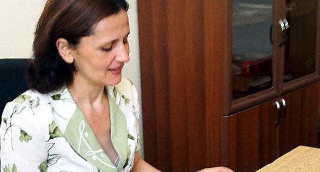 Главный специалист ЦИК Нагорного Карабаха Сирануш  Айрапетян. Нагорный Карабах, Степанакерт, июнь 2012 г. Фото Алвард Григорян для "Кавказского узла"