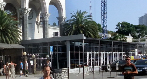 Вид на строящийся терминал железнодорожного вокзала Сочи. 17 июля 2012 г. Фото Светланы Кравченко для "Кавказского узла"