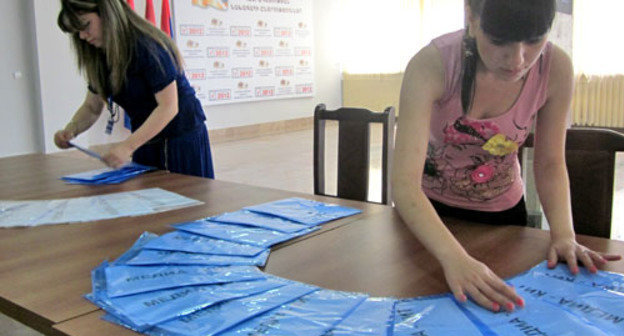 Временный пресс-центр при Центральной избирательной комиссии Нагорного Карабаха открылся в Доме культуры и молодежи. Нагорный Карабах, Степанакерт, 18 июля 2012 г. Фото Алвард Григорян для «Кавказского узла»