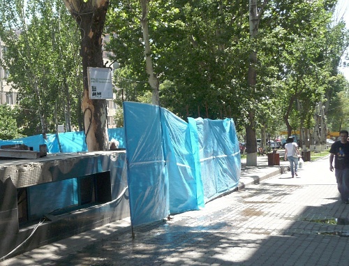 Строительные работы на улице Абовяна. Ереван, июль 2012 г. Фото Армине Мартиросян для "Кавказского узла"