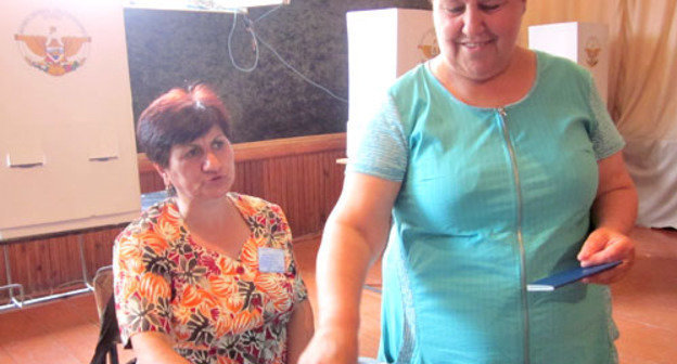 Выборы президента Нагорного Карабаха. Избирательный участок №1 в Аскеране. Нагорный Карабах, 19 июля 2012 г. Фото Алвард Григорян для "Кавказского узла"