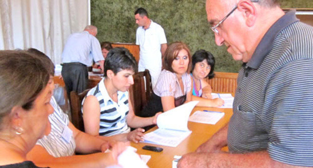 Выборы президента Нагорного Карабаха. Избирательный участок №1 в Аскеране. Нагорный Карабах, 19 июля 2012 г. Фото Алвард Григорян для "Кавказского узла"