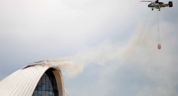 Пожар в Центре Гейдара Алиева. Азербайджан, Баку, 20 июля 2012 г. Фото Азиза Каримова для "Кавказского узла"