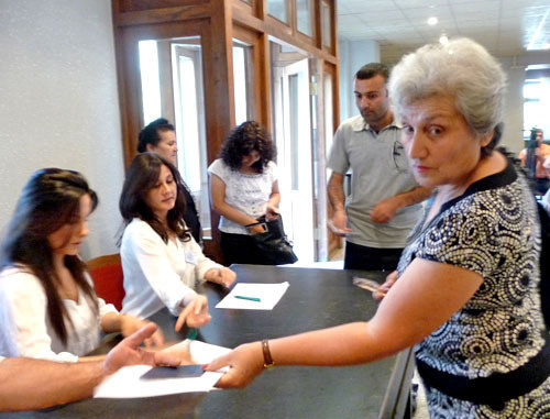 Выборы президента Нагорного Карабаха в Ереване. На снимке: на избирательном участке. 19 июля 2012 г. Фото Армине Мартиросян для "Кавказского узла"