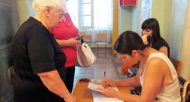 Выборы президента Нагорного Карабаха. На избирательном участке 28 в Степанакерте 19 июля 2012 г. Фото Алвард Григорян для "Кавказского узла"