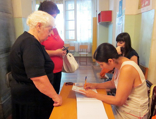 Выборы президента Нагорного Карабаха. На избирательном участке 28 в Степанакерте 19 июля 2012 г. Фото Алвард Григорян для "Кавказского узла"