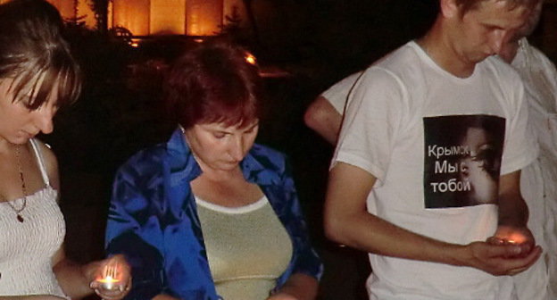 Акция кубанских волонтеров в память о погибших в результате наводнения в Крымском районе Краснодарского края. Краснодар, 21 июля 2012 г. Фото Натальи Дорохиной для "Кавказского узла"