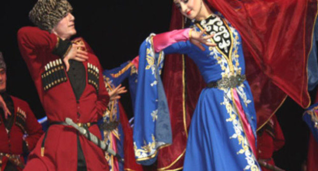 Выступление Государственного ансамбля народной песни Адыгеи "Исламей". Фото www.yuga.ru