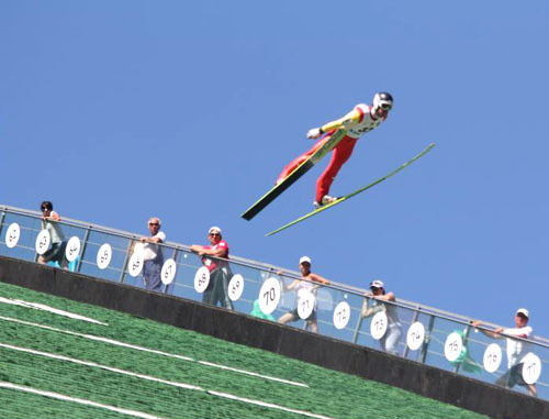 Финал Континентального кубка по прыжкам на лыжах в Сочи. Краснодарский край, 17 июля 2012 г. Фото: GORKY-GOROD press office, GORKYGOROD.RU