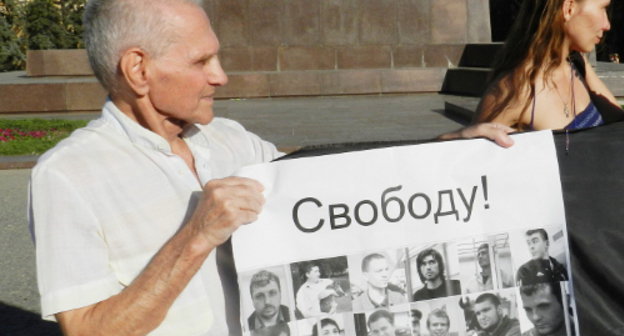 Волгоград, 26 июля 2012 г. Пикет на площади Ленина в поддержку арестованных по делу "о Болотной". Фото Татьяны Филимоновой для "Кавказского узла"