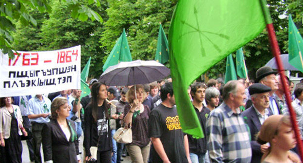 Траурное шествие в День памяти жертв Кавказской войны. Адыгея, Майкоп, 21 мая 2012 г. Фото Олега Чалого для "Кавказского узла"