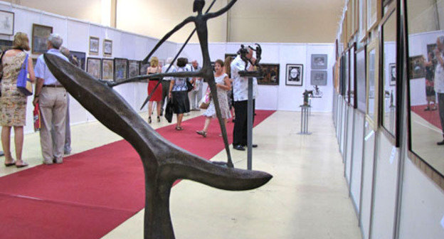 Межрегиональная выставка художников "Юг России–ХI" проходит в Ростове-на-Дону. На снимке: Моби-Дик. Арсен Дзбоев, Владикавказ. Ростов-на-Дону, 26 июля 2012 г. Фото Натальи Баженовой для "Кавказского узла"