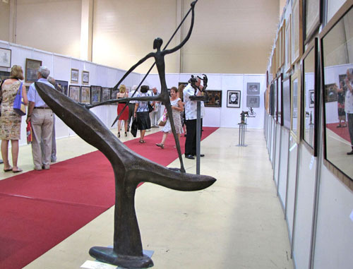 Межрегиональная выставка художников "Юг России–ХI" проходит в Ростове-на-Дону. На снимке: Моби-Дик. Арсен Дзбоев, Владикавказ. Ростов-на-Дону, 26 июля 2012 г. Фото Натальи Баженовой для "Кавказского узла"