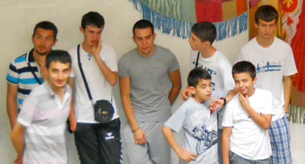 Делегация молодых представителей диаспоры из Турции в Национальном музее Адыгеи. Майкоп, 30 июля 2012 г. Фото Олега Чалого для "Кавказского узла"