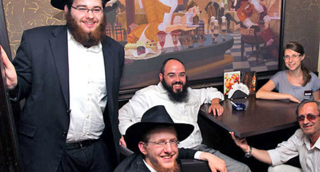 Участники еврейской этнографической экспедиции во время своего пребывания в Туле. 1 августа, 2012 г. Фото Александра Ларцела, yosele.livejournal.com