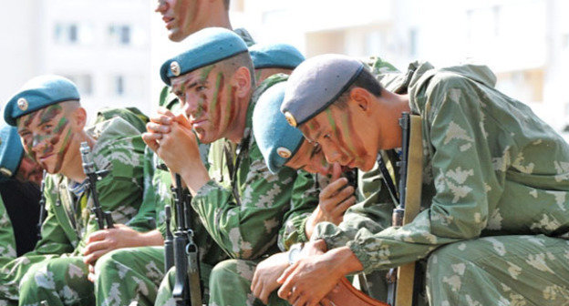День воздушно-десантных войск в Новороссийске. Краснодарский край, 2 августа 2012 г. Фото пресс-службы администрации Новороссийска