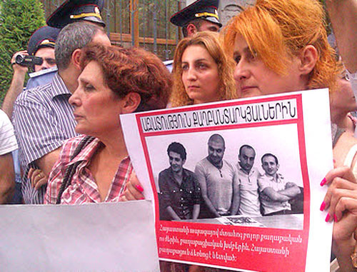 Акция с требованием освободить активистов оппозиции прошла в Ереване. Армения, Ереван, 3 августа 2012 г. Фото http://www.tert.am