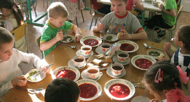 Обед в детском саду. Фото:  Служба новостей и информации Волгограда, http://si34.ru