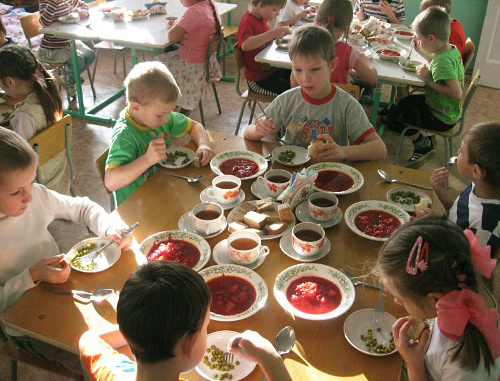 Обед в детском саду. Фото:  Служба новостей и информации Волгограда, http://si34.ru