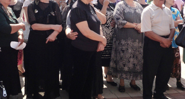 Участники антитеррористического митинга в Нальчике 7 сентября 2012 г. Фото Людмилы Маратовой для "Кавказского узла"