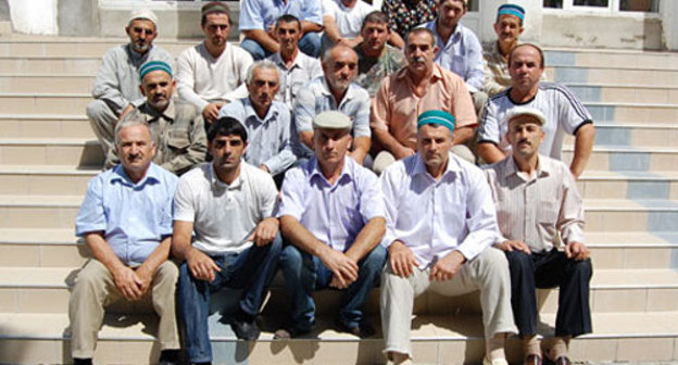 Ополченцы из Казбеговского района Дагестана, принимавшие участие в боевых действиях в Ботлихском районе в 1999 г. Фото: http://www.dagpravda.ru