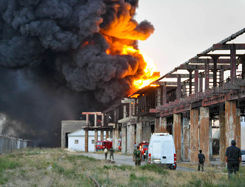 Пожар на заводе в Сумгаите, Азербайджан, 17 сентября 2012 г. Фото Азиза Каримова для "Кавказского узла"