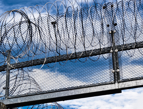 Тюремная ограда. Фото: http://www.flickr.com/photos/x1klima/7637108374