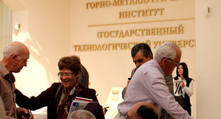 Международный научный форум "Ледник Колка: наблюдения, исследования, прогнозы" открылся во Владикавказе. Северная Осетия, 18 сентября 2012 г. Фото Эммы Марзоевой для "Кавказского узла" Международный научный форум "Ледник Колка: наблюдения, исследования, прогнозы" открылся во Владикавказе. Северная Осетия, 18 сентября 2012 г. Фото Эммы Марзоевой для "Кавказского узла"