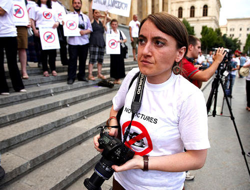 Акция журналистов и правозащитных НПО у здания парламента Грузии. Фото: Александр Имедашвили, NEWSGEORGIA
