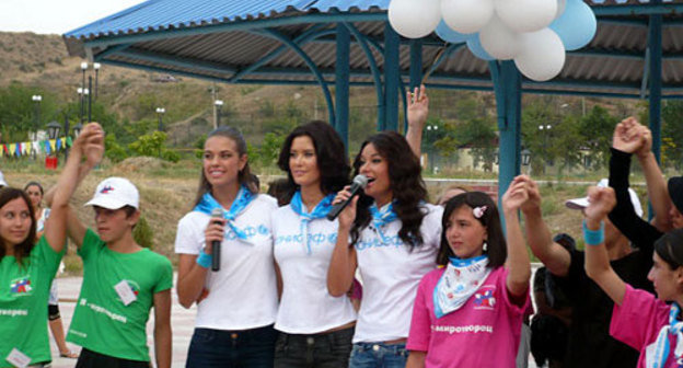 Участники миротворческого лагеря, организованного при поддержке ЮНИСЕФ в Избербаше.  Дагестан, июль 2009 г. Фото: http://www.dagpravda.ru